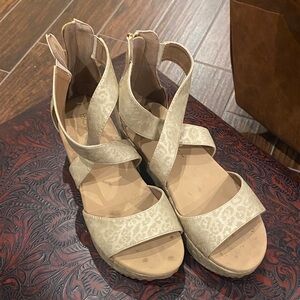 Elegant Cream Sandals for Women